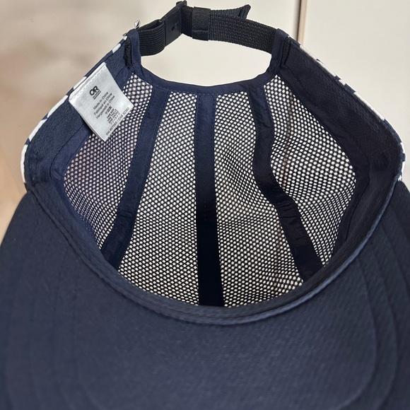 OUTDOOR RESEARCH RUNNING HAT - Picture 2 of 4